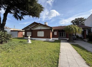 Casa · 182m² · 4 Ambientes · 1 Cochera · Casa en San Antonio de Padua