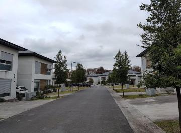 Departamento · 80m² · 2 Ambientes · 1 Cochera · Exc Depto 1 Dor Alq Gge/asador/pileta/sum La Angostura