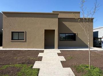 Casa de 5 ambientes, Pilar · Moderna Casa de 5 Ambientes a Estrenar