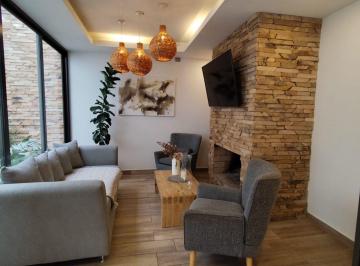 Casa · 260m² · 7 Ambientes · 3 Cocheras · Hermosa Casa de Categoria Centrica
