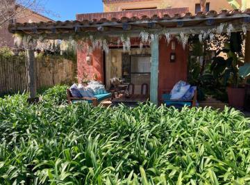 Casa · 320m² · 4 Dormitorios · 1 Cochera · Casa de 3 Dorm. con Pileta en Alquiler Barrio Cerrado Laguna del Sol