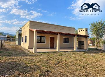 Casa · 106m² · 4 Ambientes · 1 Cochera · Casa a Estrenar Barrio La Querencia