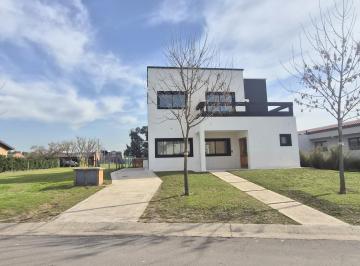 Casa · 224m² · 5 Ambientes · 2 Cocheras · Casa en Venta en Barrio Cerrado San Pablo Pilar. 6 Ambientes, Jardín y Cochera