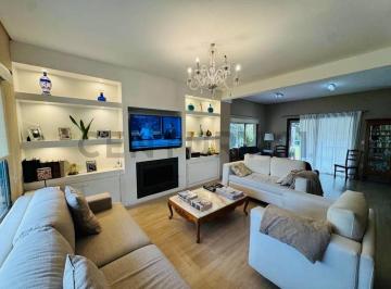 Casa · 150m² · 4 Ambientes · 2 Cocheras · Casa en Venta - Barrio El Rocio