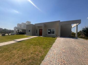 Casa de 4 ambientes, Esteban Echeverría · Casa en Venta en Barrio Santa Inés, Canning