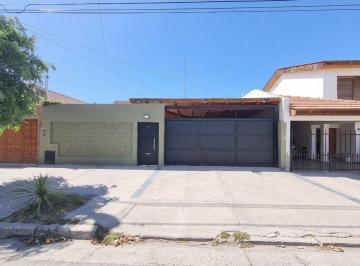 Frente de la propiedad a la calle · Hermosa Propiedad en Venta
