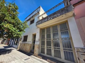 Casa · 400m² · 7 Ambientes · 1 Cochera · B° El Bosque C/ Asuncion Al 500 - Casa de 4 Dorm. + Galpon Terreno de 510 m²