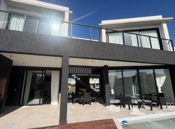 Casa · 229m² · 5 Ambientes · 2 Cocheras · Venta Casa Villanueva 5 Amb con Muelle a Estrenar Financia