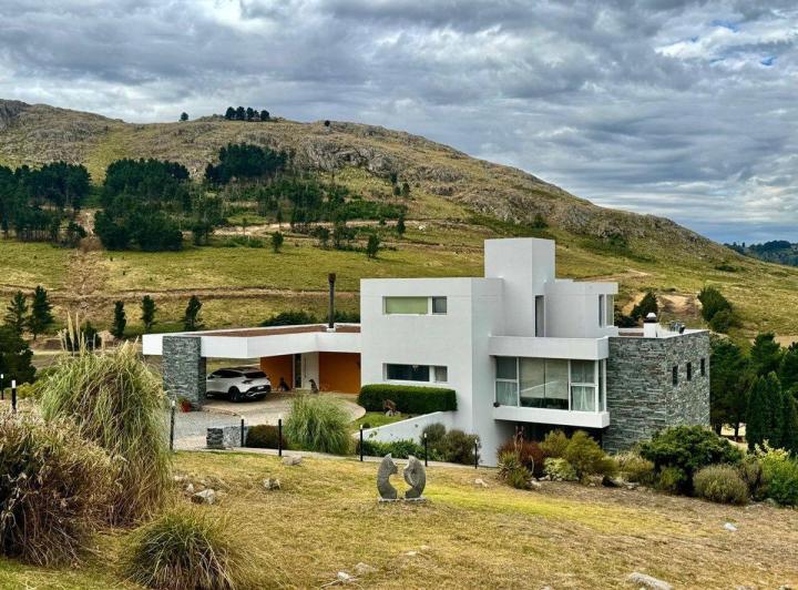 Casa · 706m² · 7 Ambientes · 3 Cocheras