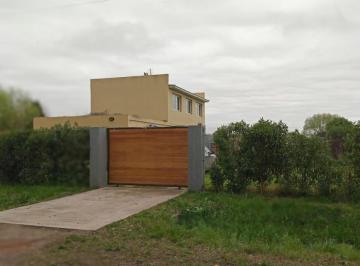 Casa · 120m² · 3 Ambientes · 1 Cochera · Venta Casa 3 Ambientes con Gran Parque y Pileta en Barrio Lomas de San Patricio