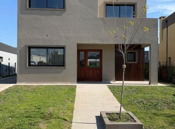 Casa de 6 ambientes, Pilar · Excelente Propiedad a Estrenar de 4 Dorm.