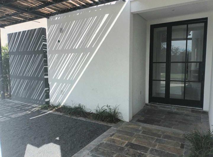 Casa · 133m² · 4 Ambientes · 2 Cocheras