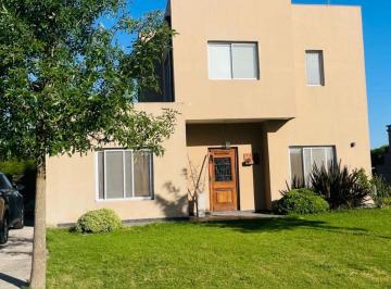 Casa · 186m² · 6 Ambientes · 4 Cocheras · Casa Venta S. Alfonso Interno - Financiación/permuta