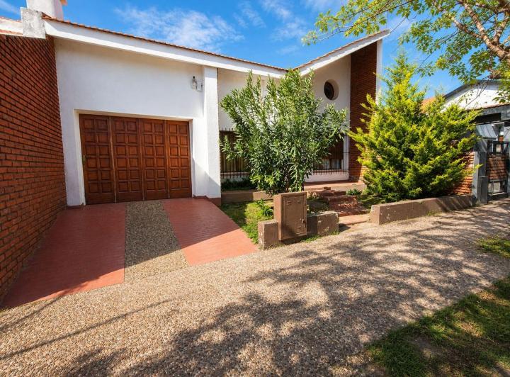 Casa · 192m² · 6 Ambientes · 1 Cochera