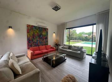 Casa · 204m² · 6 Ambientes · 2 Cocheras · Venta San Isidro Labrador Apto Credito L Interno