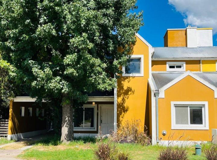 Casa · 108m² · 6 Ambientes · 3 Cocheras
