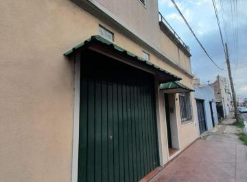Casa · 150m² · 4 Ambientes · 1 Cochera · Excelente Casa con Patio, Terraza, Parrilla y Garage.