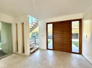 Casa · 303m² · 4 Ambientes · 6 Cocheras · Casa en Venta 3 Dorm. Al Rio Barrio El Yatch Nordelta