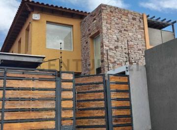 Casa · 336m² · 6 Ambientes · 4 Cocheras · Casa en Venta Barrio Cerrado - Guaymallen