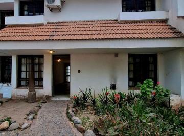 Casa de 5 ambientes, Ciudad de Mendoza · Venta de Hermosa Casa en El Corazon de La Quinta Sección Mendoza en un Complejo Cerrado