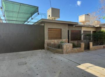 Casa de 5 ambientes, Dorrego · Casa en Alquiler y Venta