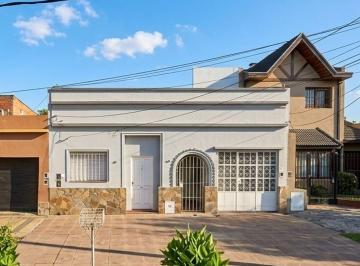 Oficina comercial de 1 ambiente, Lomas de Zamora · Oficina en Planta Baja Al Frente Sin Expensas.