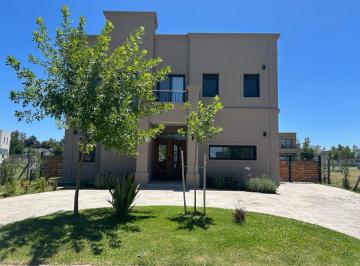 Casa · 175m² · 5 Ambientes · Venta Casa 4 Ambientes + Oficina - Barrio Privado Santo Tomas