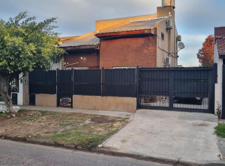 Casa en venta en Don Torcuato · 6 ambientes