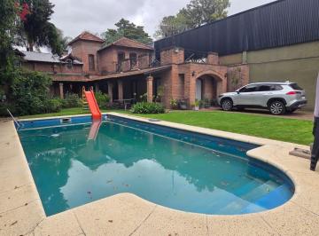 Casa · 338m² · 4 Ambientes · 2 Cocheras · Venta Casa 4 Ambientes - Quincho y Pileta - San Miguel
