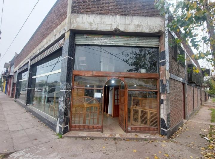 Local comercial · 990m² · 1 Ambiente · 1 Cochera