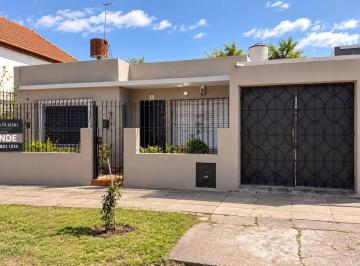 Casa · 100m² · 3 Ambientes · 1 Cochera · Venta Casa 3 Ambientes C/ Cochera y Parrilla - Jose C Paz