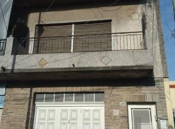 PH de 3 ambientes, La Matanza · PH de 3 Ambientes Interno por Pasillo con Patio, Cuarto de Herramientas y Terraza