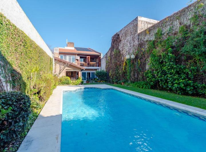 Casa · 540m² · 6 Ambientes · 1 Cochera