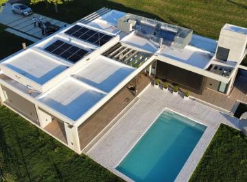 Casa · 222m² · 5 Ambientes · Venta Casa Apto Credito La Primavera Golf, Luján