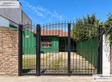 Casa · 86m² · 2 Ambientes · Casa 2 Amb en Lote Propio con Potencial y Cochera Para 3 Autos.