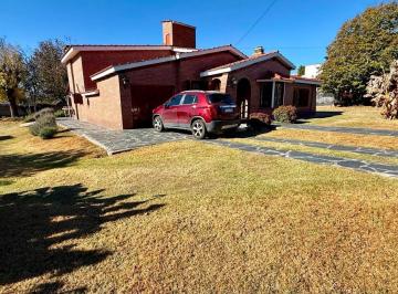 Casa · 307m² · 7 Ambientes · 3 Cocheras · Casa en Venta 3 Dorm., 2 Baños, Quincho, Pileta. B Los Manantiales, Carlos Paz