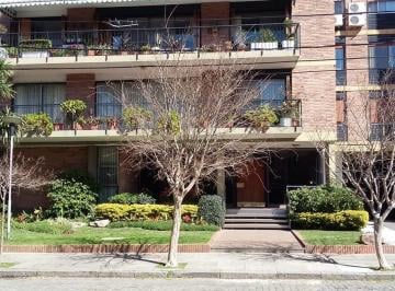 Departamento de 6 ambientes, Vicente López · Venta Semipiso Al Frente en Zona Residencial. S Cub. 192 M².seg 24 Hs.2 Cocheras