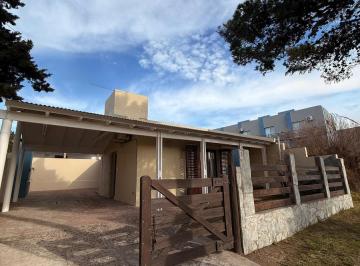Casa · 80m² · 2 Dormitorios · 1 Cochera · Casa en Venta, Monte Hermos, a m del Mar.