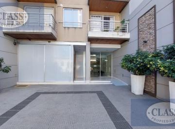 Local comercial · 210m² · 3 Ambientes · Local 200 m² + Depto. 1 Ambiente en Venta en Flores