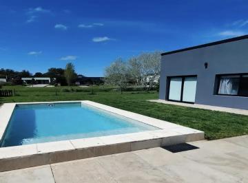 Casa · 220m² · 5 Ambientes · Casa en Arenas del Sur