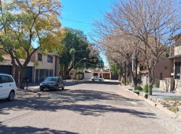 Casa de 3 ambientes, Ciudad de Mendoza · Excelente Casa Reacondicionada a Nuevo | 3 Dorm., Jardín y Terraza