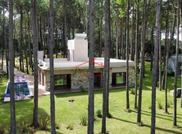 Casa · 270m² · 3 Ambientes · 1 Cochera · Casa en Pinamar Norte Zona Golf