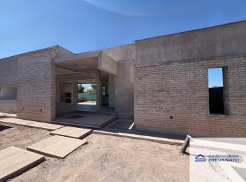 Casa de 5 ambientes, Russell · Casa en Venta C/ Cochera en Russell