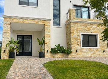 Casa · 214m² · 5 Ambientes · 3 Cocheras · Casa en Alquiler en Castaños, Nordelta, Tigre