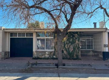 Casa de 3 ambientes, Dorrego · Casa en Venta – Excelente Oportunidad Para Reciclar