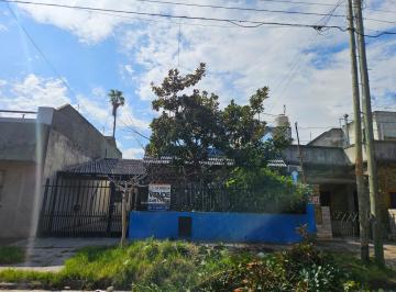 Casa · 28m² · 3 Ambientes · 2 Cocheras · Casa 3 Amb a Reciclar