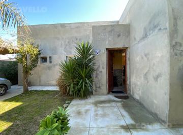 Casa · 100m² · 5 Ambientes · 1 Cochera · Casa en Venta con Gran Potencial en Colonia del Sacramento