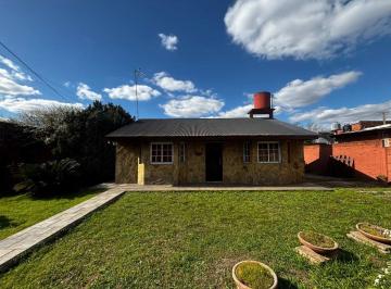 Casa · 60m² · 3 Ambientes · 1 Cochera · Venta Casa 3 Amb m Acosta Merlo Jardin Quincho