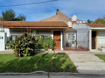 PH · 77m² · 3 Ambientes · 1 Cochera · PH en Castelar Norte 3 Ambientes Apto Crédito