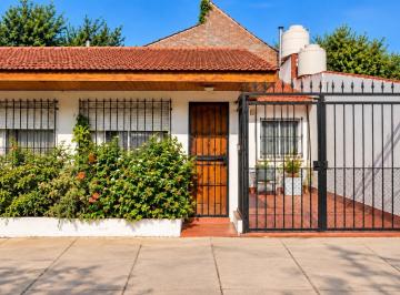 PH · 77m² · 3 Ambientes · 1 Cochera · PH en Castelar Norte 3 Ambientes Apto Crédito